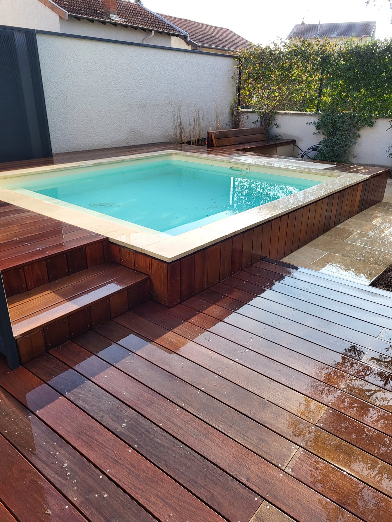 Détail de l’aménagement autour de la piscine à Bron 6